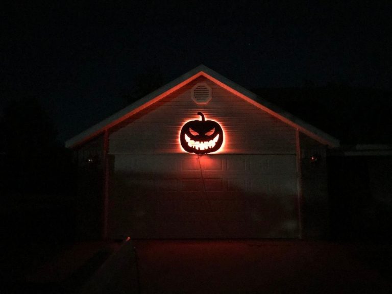 8 Fun & Inexpensive Ways to Decorate Your Garage Door for Halloween