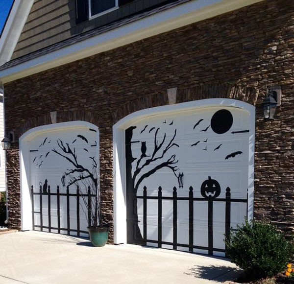 8 Fun & Inexpensive Ways to Decorate Your Garage Door for Halloween